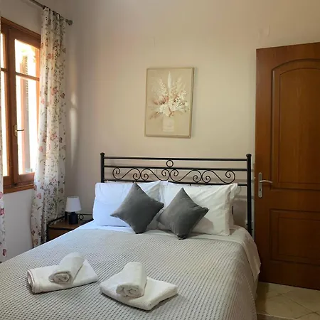 Caesar Classic Apartment In Ermoupoli Exterior photo